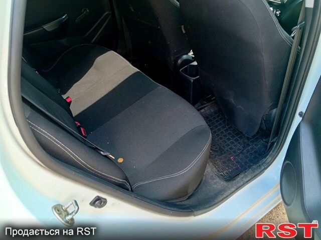 Білий Кіа Ріо, об'ємом двигуна 1.4 л та пробігом 213 тис. км за 7800 $, фото 8 на Automoto.ua