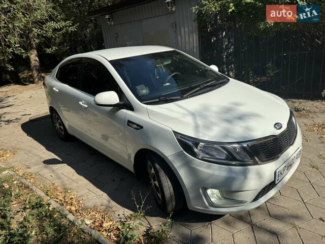 Білий Кіа Ріо, об'ємом двигуна 1.4 л та пробігом 84 тис. км за 9200 $, фото 4 на Automoto.ua