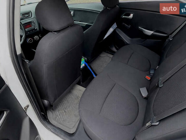 Білий Кіа Ріо, об'ємом двигуна 1.4 л та пробігом 210 тис. км за 6050 $, фото 9 на Automoto.ua