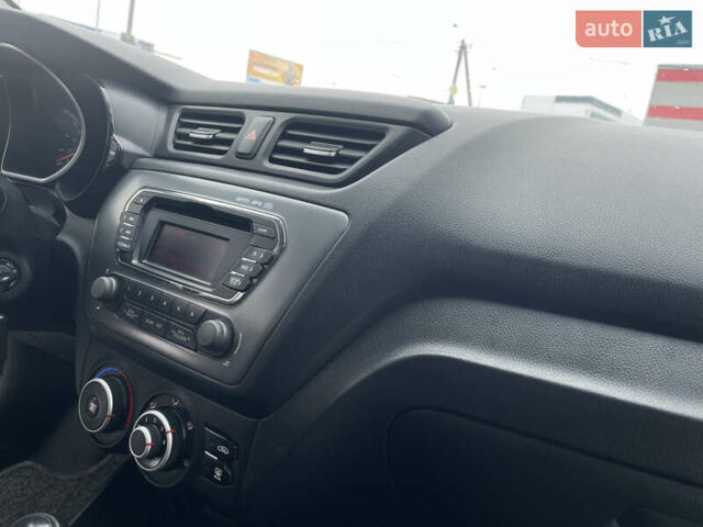 Білий Кіа Ріо, об'ємом двигуна 1.4 л та пробігом 216 тис. км за 7850 $, фото 29 на Automoto.ua