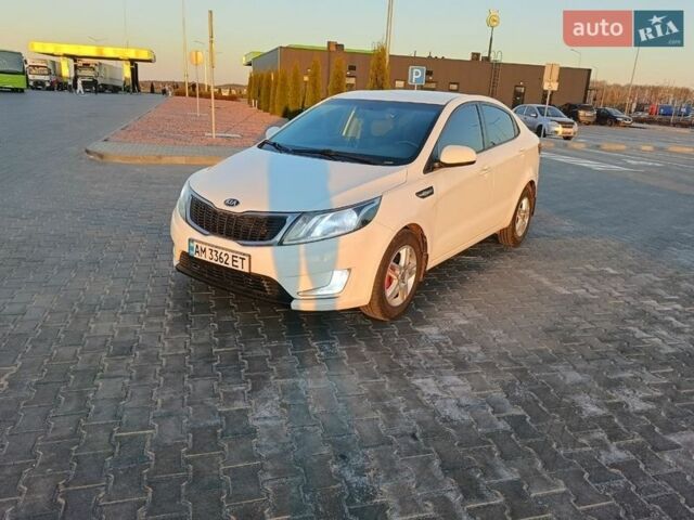 Белый Киа Рио, объемом двигателя 1.4 л и пробегом 160 тыс. км за 8500 $, фото 2 на Automoto.ua