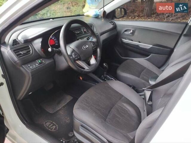 Белый Киа Рио, объемом двигателя 1.59 л и пробегом 172 тыс. км за 9000 $, фото 16 на Automoto.ua