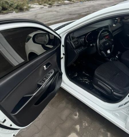 Білий Кіа Ріо, об'ємом двигуна 1.59 л та пробігом 238 тис. км за 6900 $, фото 16 на Automoto.ua