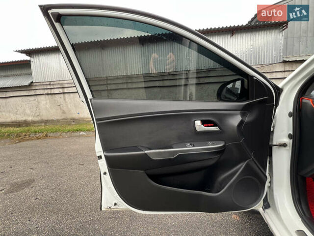 Белый Киа Рио, объемом двигателя 1.4 л и пробегом 246 тыс. км за 6550 $, фото 7 на Automoto.ua