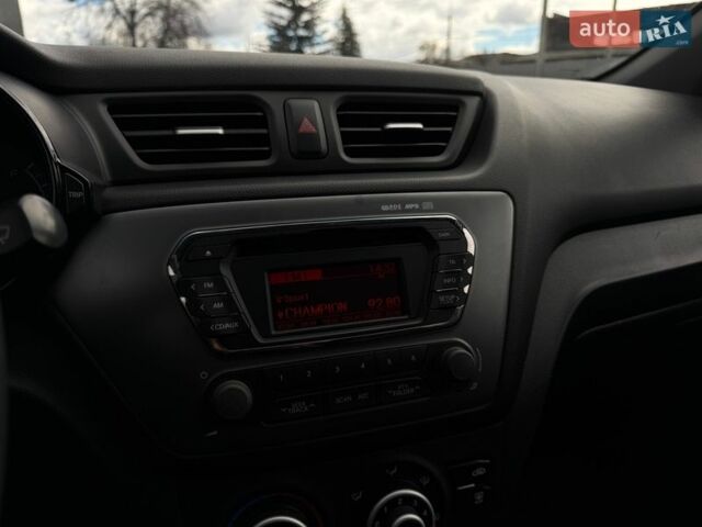 Білий Кіа Ріо, об'ємом двигуна 1.4 л та пробігом 139 тис. км за 8200 $, фото 46 на Automoto.ua