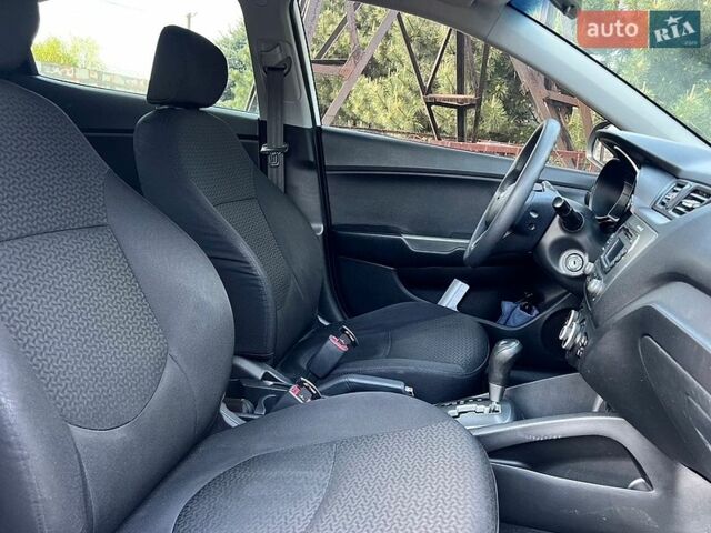 Белый Киа Рио, объемом двигателя 1.4 л и пробегом 140 тыс. км за 8900 $, фото 12 на Automoto.ua
