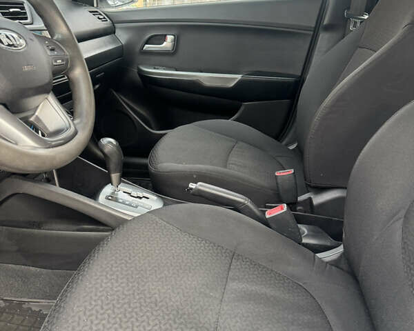 Белый Киа Рио, объемом двигателя 1.4 л и пробегом 178 тыс. км за 7500 $, фото 25 на Automoto.ua