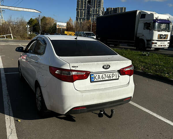 Белый Киа Рио, объемом двигателя 1.4 л и пробегом 214 тыс. км за 8300 $, фото 2 на Automoto.ua