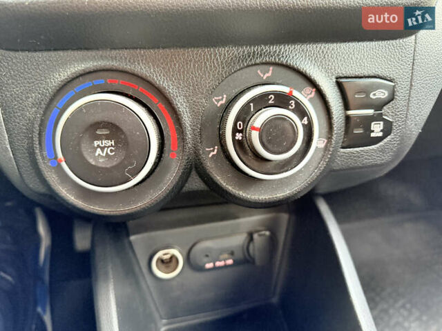 Білий Кіа Ріо, об'ємом двигуна 1.4 л та пробігом 301 тис. км за 6100 $, фото 26 на Automoto.ua