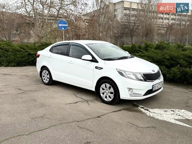 Белый Киа Рио, объемом двигателя 1.4 л и пробегом 140 тыс. км за 7800 $, фото 3 на Automoto.ua