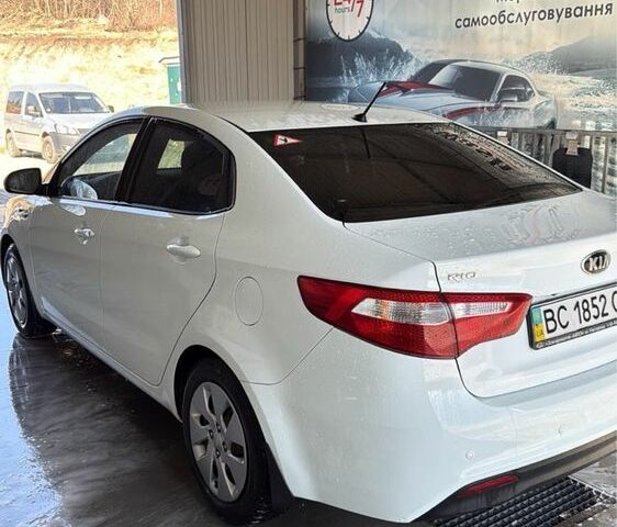 Белый Киа Рио, объемом двигателя 1.4 л и пробегом 55 тыс. км за 9800 $, фото 2 на Automoto.ua