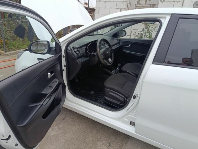 Белый Киа Рио, объемом двигателя 1.4 л и пробегом 110 тыс. км за 8500 $, фото 8 на Automoto.ua