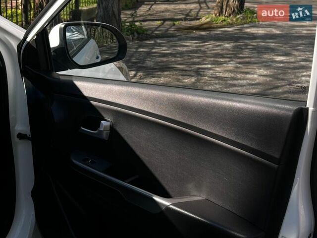 Белый Киа Рио, объемом двигателя 1.4 л и пробегом 176 тыс. км за 7900 $, фото 5 на Automoto.ua