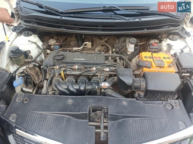Белый Киа Рио, объемом двигателя 1.4 л и пробегом 156 тыс. км за 6300 $, фото 5 на Automoto.ua