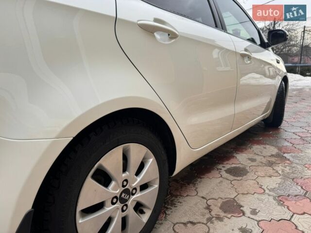 Белый Киа Рио, объемом двигателя 1.6 л и пробегом 173 тыс. км за 7800 $, фото 6 на Automoto.ua