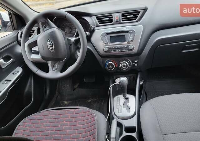 Белый Киа Рио, объемом двигателя 1.4 л и пробегом 153 тыс. км за 8300 $, фото 6 на Automoto.ua
