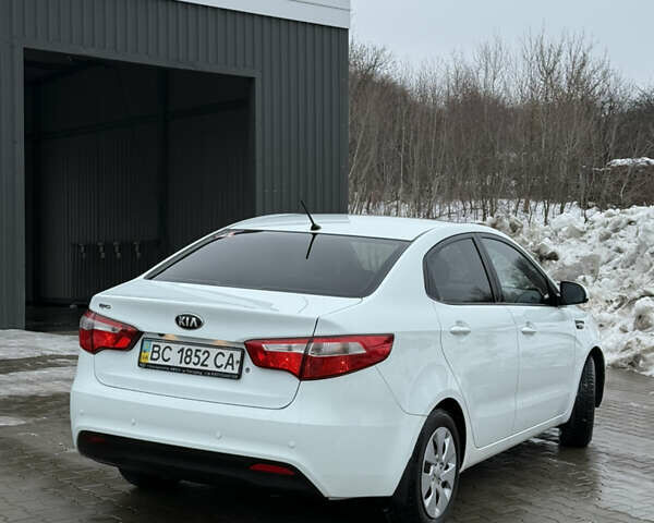 Белый Киа Рио, объемом двигателя 1.4 л и пробегом 54 тыс. км за 9400 $, фото 4 на Automoto.ua