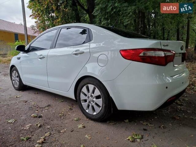 Белый Киа Рио, объемом двигателя 1.59 л и пробегом 172 тыс. км за 9000 $, фото 3 на Automoto.ua