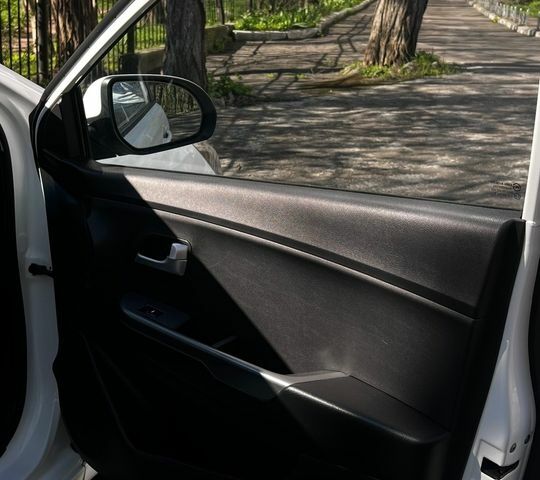 Белый Киа Рио, объемом двигателя 1.4 л и пробегом 176 тыс. км за 7200 $, фото 6 на Automoto.ua