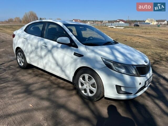 Білий Кіа Ріо, об'ємом двигуна 1.4 л та пробігом 210 тис. км за 5800 $, фото 2 на Automoto.ua