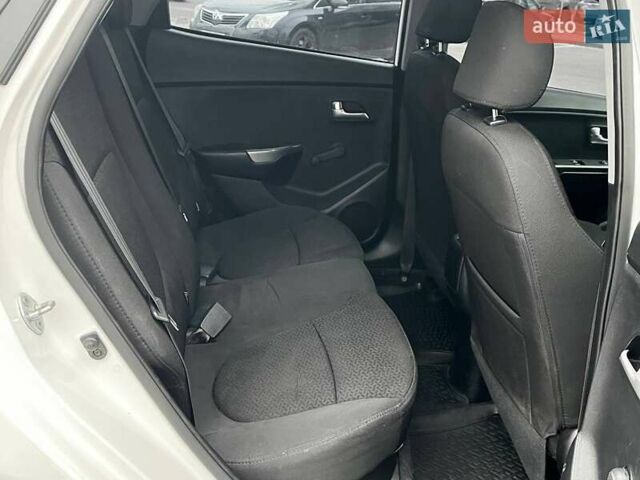 Белый Киа Рио, объемом двигателя 1.4 л и пробегом 125 тыс. км за 8000 $, фото 10 на Automoto.ua