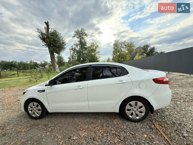 Білий Кіа Ріо, об'ємом двигуна 1.4 л та пробігом 301 тис. км за 6100 $, фото 8 на Automoto.ua