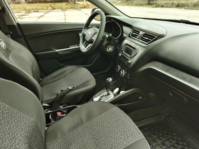 Белый Киа Рио, объемом двигателя 1.4 л и пробегом 155 тыс. км за 8300 $, фото 4 на Automoto.ua