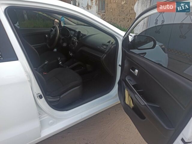 Белый Киа Рио, объемом двигателя 1.4 л и пробегом 156 тыс. км за 6300 $, фото 7 на Automoto.ua
