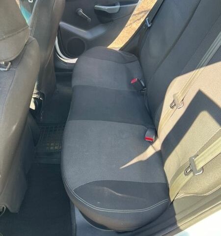 Білий Кіа Ріо, об'ємом двигуна 1.4 л та пробігом 210 тис. км за 5800 $, фото 11 на Automoto.ua