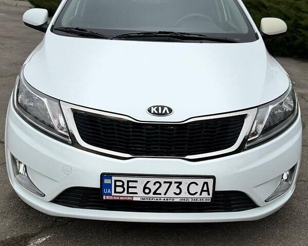 Белый Киа Рио, объемом двигателя 1.4 л и пробегом 140 тыс. км за 7800 $, фото 2 на Automoto.ua