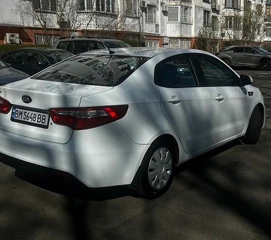 Белый Киа Рио, объемом двигателя 1.4 л и пробегом 176 тыс. км за 6800 $, фото 4 на Automoto.ua