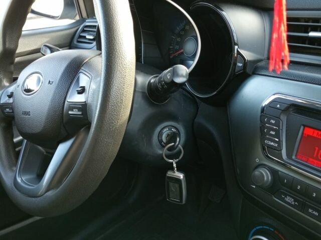 Белый Киа Рио, объемом двигателя 1.4 л и пробегом 214 тыс. км за 7500 $, фото 5 на Automoto.ua