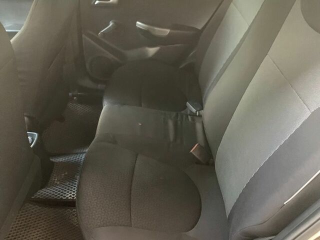 Белый Киа Рио, объемом двигателя 1.4 л и пробегом 195 тыс. км за 7500 $, фото 7 на Automoto.ua