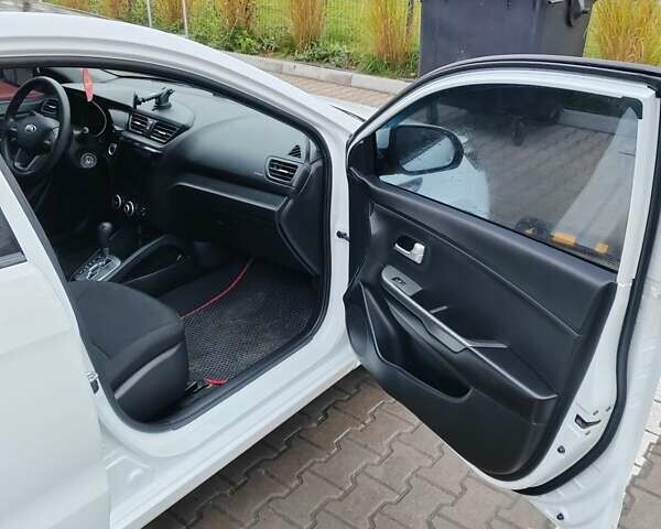 Белый Киа Рио, объемом двигателя 1.4 л и пробегом 91 тыс. км за 8400 $, фото 12 на Automoto.ua