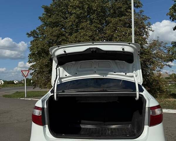 Білий Кіа Ріо, об'ємом двигуна 1.59 л та пробігом 106 тис. км за 8400 $, фото 19 на Automoto.ua