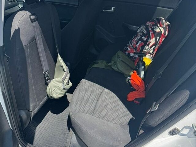 Білий Кіа Ріо, об'ємом двигуна 1.4 л та пробігом 221 тис. км за 5999 $, фото 6 на Automoto.ua