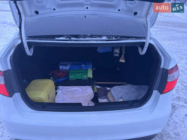Белый Киа Рио, объемом двигателя 1.4 л и пробегом 130 тыс. км за 6900 $, фото 9 на Automoto.ua