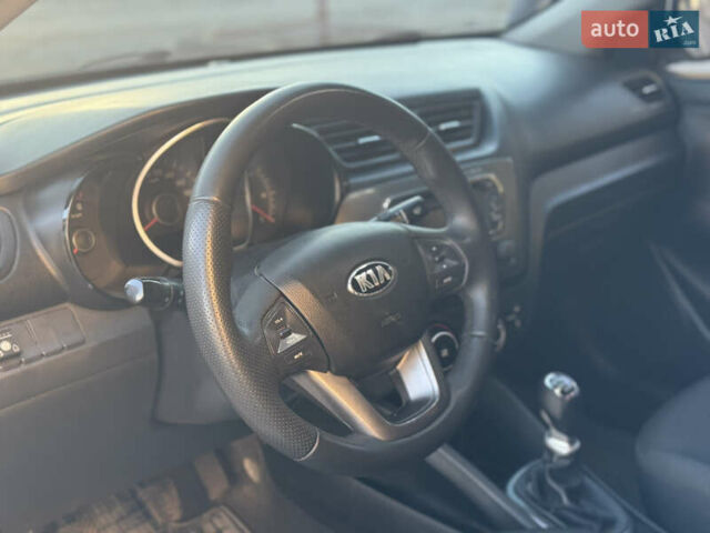 Белый Киа Рио, объемом двигателя 1.4 л и пробегом 185 тыс. км за 6700 $, фото 13 на Automoto.ua