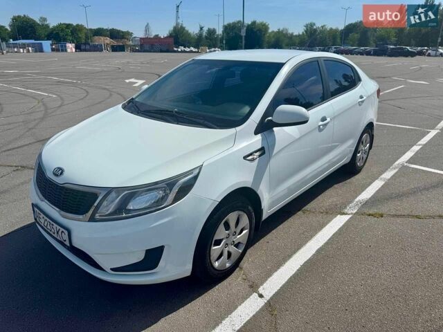 Білий Кіа Ріо, об'ємом двигуна 1.4 л та пробігом 179 тис. км за 7600 $, фото 3 на Automoto.ua