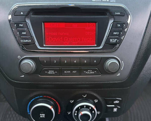 Белый Киа Рио, объемом двигателя 1.4 л и пробегом 211 тыс. км за 6950 $, фото 13 на Automoto.ua