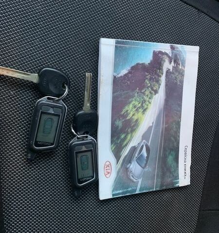 Білий Кіа Ріо, об'ємом двигуна 1.4 л та пробігом 177 тис. км за 8777 $, фото 13 на Automoto.ua