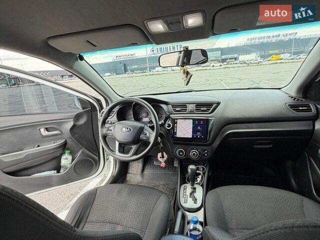 Білий Кіа Ріо, об'ємом двигуна 1.4 л та пробігом 125 тис. км за 7800 $, фото 10 на Automoto.ua