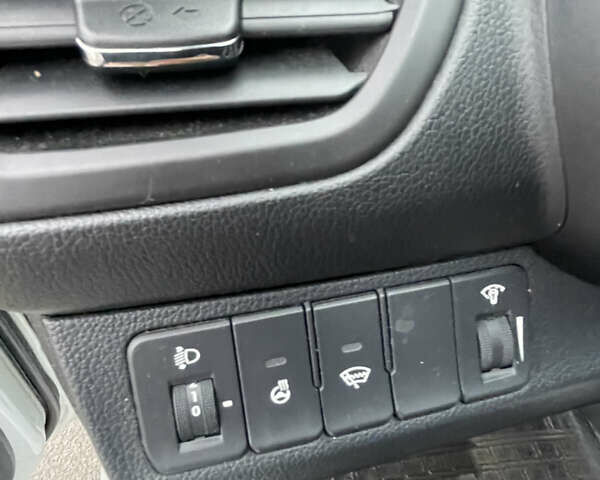 Білий Кіа Ріо, об'ємом двигуна 1.6 л та пробігом 125 тис. км за 8200 $, фото 9 на Automoto.ua