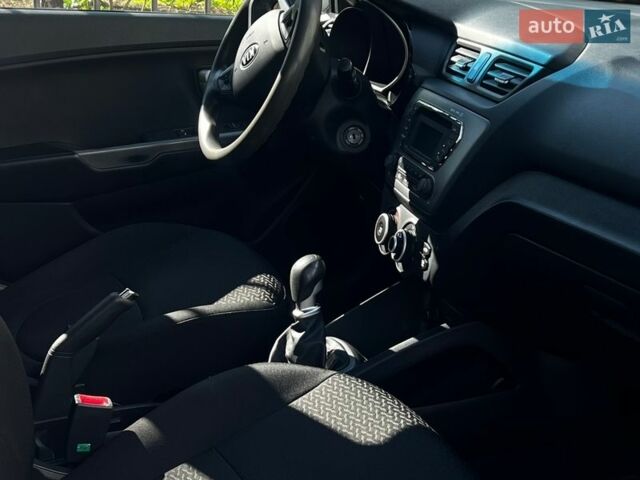 Белый Киа Рио, объемом двигателя 1.4 л и пробегом 176 тыс. км за 7900 $, фото 2 на Automoto.ua