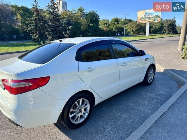 Белый Киа Рио, объемом двигателя 1.4 л и пробегом 86 тыс. км за 9500 $, фото 2 на Automoto.ua