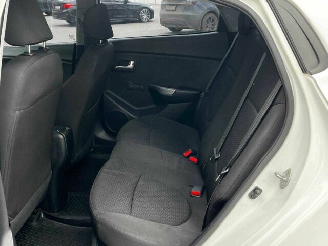 Белый Киа Рио, объемом двигателя 1.4 л и пробегом 125 тыс. км за 8000 $, фото 9 на Automoto.ua