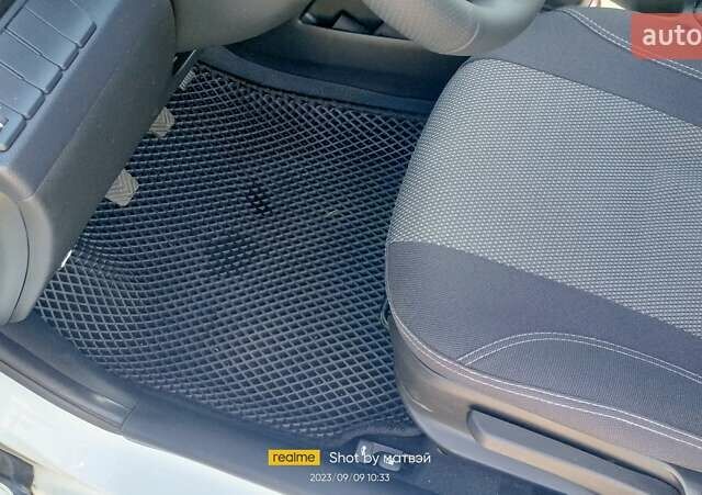 Белый Киа Рио, объемом двигателя 1.4 л и пробегом 83 тыс. км за 10200 $, фото 5 на Automoto.ua