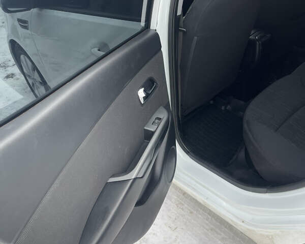 Белый Киа Рио, объемом двигателя 1.6 л и пробегом 148 тыс. км за 7550 $, фото 10 на Automoto.ua