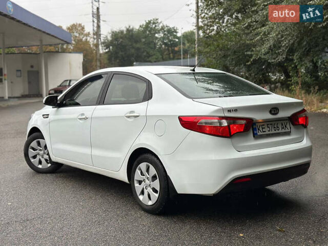 Белый Киа Рио, объемом двигателя 1.4 л и пробегом 208 тыс. км за 5500 $, фото 4 на Automoto.ua