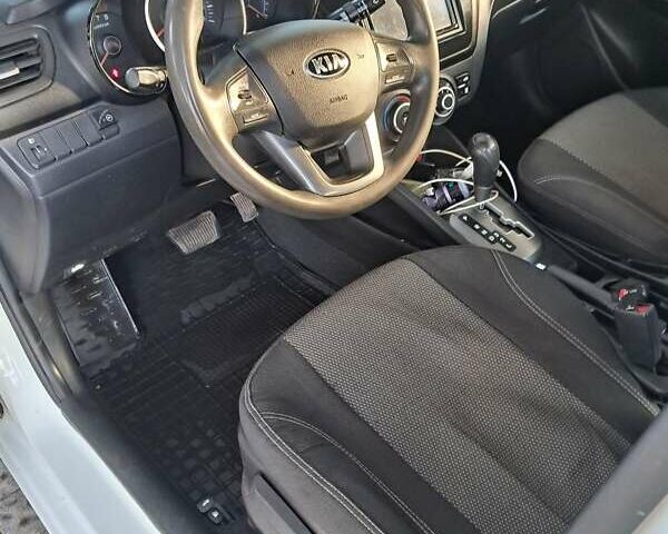 Белый Киа Рио, объемом двигателя 1.4 л и пробегом 177 тыс. км за 7900 $, фото 6 на Automoto.ua